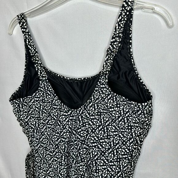 L.L.Bean Geometric Print UPF 50+ One Piece Swimsuit. Size 18 D Cup. - Picture 6 of 13
